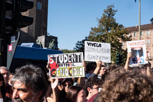 October 10, 2026, Turin, Italy: TURIN, ITALY, OCTOBER 10, 2026: Thousands of demonstrators march through the streets of Turin during a regional protest in solidarity with Palestine. Participants from across the Piedmont region gathered for the demonstration organized by Torino per Gaza, waving Palestinian flags and carrying banners as they marched through the city center. The procession passed through several neighborhoods, including Barriera di Milano, before returning toward central Turin. Italian news agency ANSA estimated attendance at around 8,000, while organizers claimed 20,000 participants. Turin Italy - ZUMAq101 20261010_zna_q101_365 Copyright: xCamillaxBaronettox