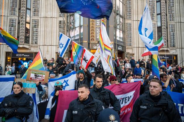October 10, 2026, Berlin, Germany: BERLIN, GERMANY, OCTOBER 10, 2026: Thousands of pro-Palestinian demonstrators march through central Berlin during the United4Palestine rally under the slogan No Peace on Stolen Land. Protesters called for an end to the Israeli occupation of Palestinian territories and demanded that Germany end its political and military support for Israel. Organizers estimated attendance at 20,000 people, while Berlin police reported approximately 3,500 participants. Smaller pro-Israel counter-demonstrations were also held in the German capital amid a significant police presence. Berlin Germany - ZUMAq101 20261010_zna_q101_366 Copyright: xJessxFlomx