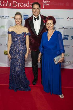 ABB HOPEGALA- Ruth Moschner, Benjamin Bieneck und Viola Klein zu Gast auf dem roten Teppich bei der Hope Gala 2026 im Schauspielhaus Dresden am 10.10.2026 in Dresden Sachsen Deutschland