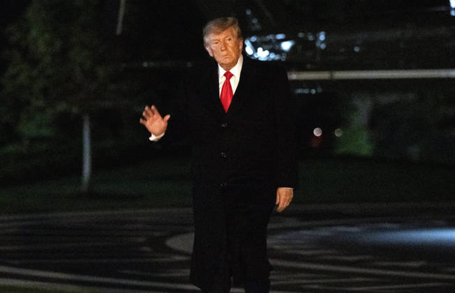 DC: Trump Returns from Clarksville, TN United States President Donald J Trump waves to the media as he walks to the residence on the South Lawn of the White House in Washington, DC, USA, from Clarksville, Tennessee, following a campaign rally for Tennessee Republican candidates on the ballot in November, on Saturday, October 10, 2026. Credit: Ron Sachs Pool via CNP Washington District of Columbia United States  Copyright: xPool ABACAx