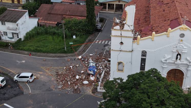 (261011) -- PENONOME, Oct. 11, 2026 -- A drone photo taken on Oct. 10, 2026 shows a church damaged in an earthquake in Penonome, Panama. Panama declared a state of emergency on Saturday to coordinate relief efforts and assist communities affected by a powerful earthquake that struck the country Friday. ) PANAMA-PENONOME-EARTHQUAKE-AFTERMATH LixJiaxu 