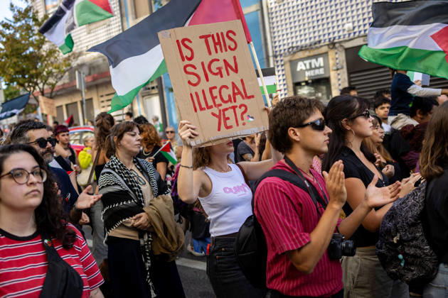 Palestine Solidarity March in Porto - 10 Oct 2026 Demonstrators march through central Porto carrying Palestinian flags during a Palestine solidarity demonstration. Hundreds of demonstrators gathered in Porto for a Palestine solidarity march calling for an end to the war in Gaza and support for Palestinian rights. The march began at Praça dos Poveiros and concluded at Praça D. João I. Porto Portugal Copyright: xDiogoxBaptistax xSOPAxImagesx DB_20261010FreePalestinePorto_0011