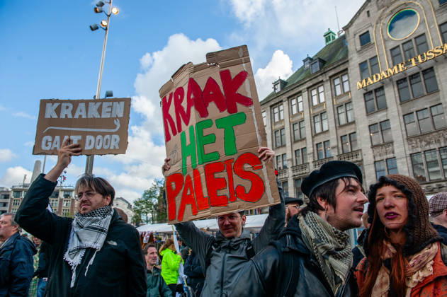 October 10, 2026, Amsterdam, North Holland, Netherlands: Protesters are holding placards asking to squat the Royal Palace during the demonstration. People gathered against the worsening housing crisis. Under the motto Houses for people, not for profit, they demand fundamental changes in Dutch public housing. Amsterdam Netherlands  - ZUMAs197 20261010_aaa_s197_549 Copyright: xAnaxFernandezx