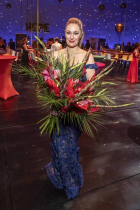 ABB HOPEGALA- Ruth Moschner Moderatorin mit Blumenstrauss bei der Hope Gala 2026 Party im Schauspielhaus Dresden am 10.10.2026 in Dresden Sachsen Deutschland
