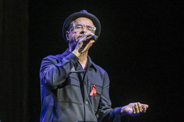 ABB HOPEGALA- Jan Josef Liefers Auftritt Singen Buehne bei der Hope Gala 2026 im Schauspielhaus Dresden am 10.10.2026 in Dresden Sachsen Deutschland