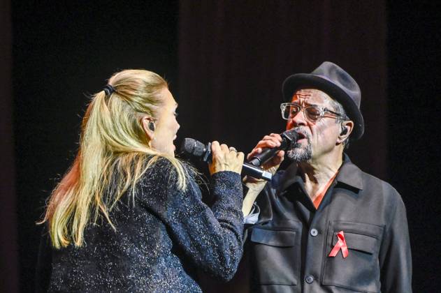 ABB HOPEGALA- Anna Loos und Jan Josef Liefers Auftritt Singen Buehne Duett bei der Hope Gala 2026 im Schauspielhaus Dresden am 10.10.2026 in Dresden Sachsen Deutschland