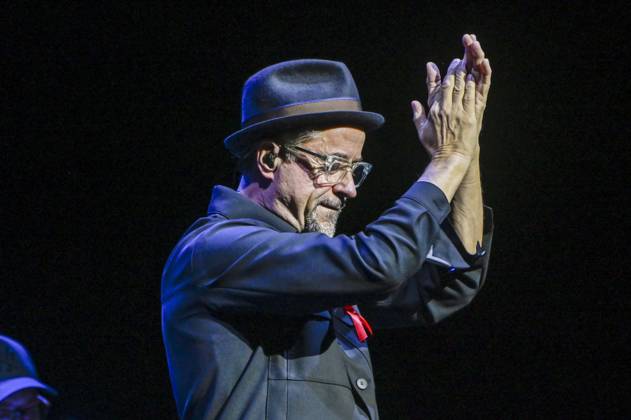 ABB HOPEGALA- Jan Josef Liefers Auftritt Singen Buehne bei der Hope Gala 2026 im Schauspielhaus Dresden am 10.10.2026 in Dresden Sachsen Deutschland