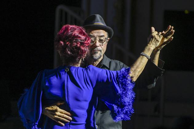 ABB HOPEGALA- Jan Josef Liefers tanzt mit Viola Klein Auftritt Singen Buehne bei der Hope Gala 2026 im Schauspielhaus Dresden am 10.10.2026 in Dresden Sachsen Deutschland