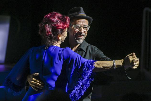 ABB HOPEGALA- Jan Josef Liefers tanzt mit Viola Klein Auftritt Singen Buehne bei der Hope Gala 2026 im Schauspielhaus Dresden am 10.10.2026 in Dresden Sachsen Deutschland