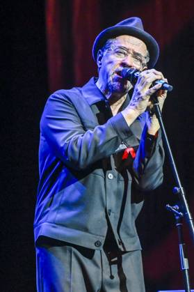 ABB HOPEGALA- Jan Josef Liefers Auftritt Singen Buehne bei der Hope Gala 2026 im Schauspielhaus Dresden am 10.10.2026 in Dresden Sachsen Deutschland