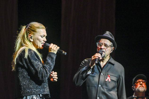 ABB HOPEGALA- Anna Loos und Jan Josef Liefers Auftritt Singen Buehne Duett bei der Hope Gala 2026 im Schauspielhaus Dresden am 10.10.2026 in Dresden Sachsen Deutschland