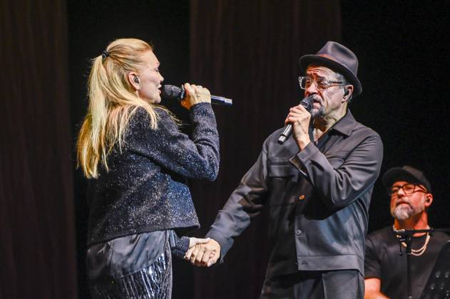 ABB HOPEGALA- Anna Loos und Jan Josef Liefers Auftritt Singen Buehne Duett bei der Hope Gala 2026 im Schauspielhaus Dresden am 10.10.2026 in Dresden Sachsen Deutschland