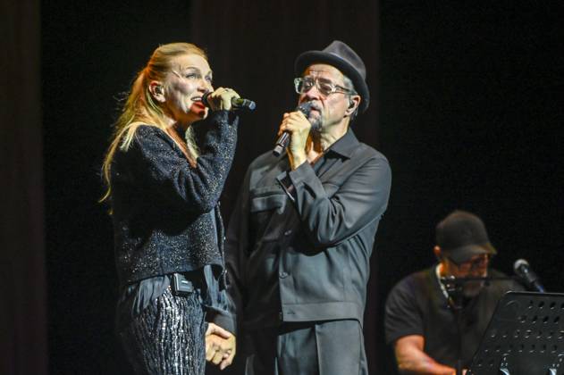 ABB HOPEGALA- Anna Loos und Jan Josef Liefers Auftritt Singen Buehne Duett bei der Hope Gala 2026 im Schauspielhaus Dresden am 10.10.2026 in Dresden Sachsen Deutschland
