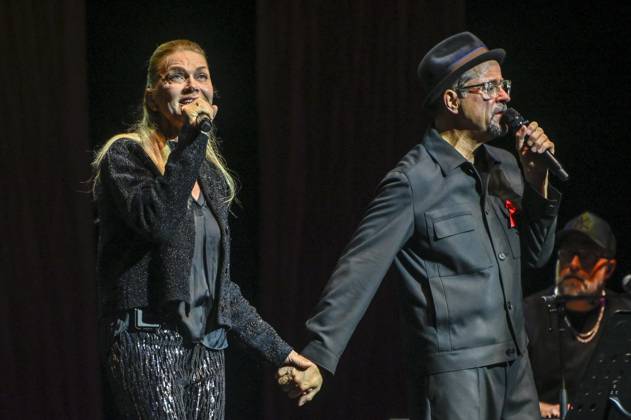 ABB HOPEGALA- Anna Loos und Jan Josef Liefers Auftritt Singen Buehne Duett bei der Hope Gala 2026 im Schauspielhaus Dresden am 10.10.2026 in Dresden Sachsen Deutschland