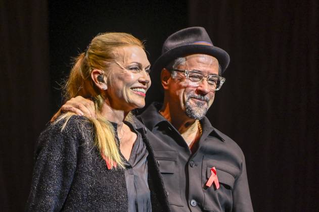 ABB HOPEGALA- Anna Loos und Jan Josef Liefers Auftritt Singen Buehne Duett bei der Hope Gala 2026 im Schauspielhaus Dresden am 10.10.2026 in Dresden Sachsen Deutschland