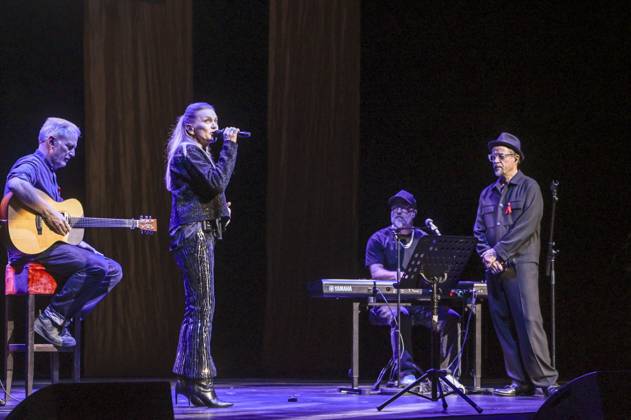 ABB HOPEGALA- Anna Loos und Jan Josef Liefers Auftritt Singen Buehne Duett bei der Hope Gala 2026 im Schauspielhaus Dresden am 10.10.2026 in Dresden Sachsen Deutschland