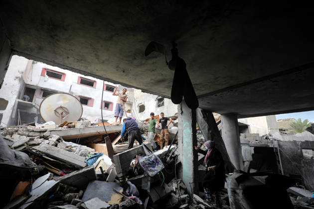 Palestinians Inspect Damage After Strike in Al-Zawayda Palestinians inspect their belongings amid the rubble of damaged residential buildings after an Israeli airstrike targeted a residential block in Al-Zawayda, in the central Gaza Strip, on October 11, 2026. Photo by Moiz Salhi apaimages Nusairat Gaza Strip Palestinian Territory 111026_Al-Zawayda_MS_00(35) Copyright: xapaimagesxMoizxSalhixx xapaimagesx