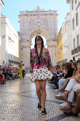 Lisbon Fashion Week in Lisboa, Portugal - 10 Oct 2026 A model walks the runway during Carlos Gil fashion show at ModaLisboa Priority, Lisbon Fashion Week in Lisboa. Lisbon Portugal Copyright: xBrunoxdexCarvalhox xSOPAxImagesx brunodecarvalho_modalisboapriority-2747