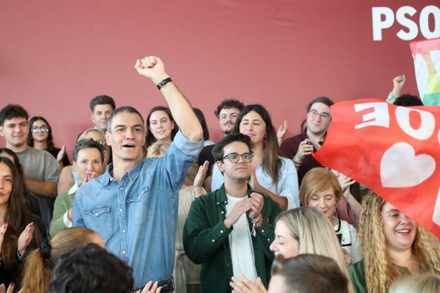 Pedro Sánchez Speaks at a Pre-Campaign Event in Ponferrada, León The Secretary-General of the PSOE and Prime Minister, Pedro Sánchez, during a PSOE pre-campaign event at La Térmica Cultural in Ponferrada on October 11, 2026, in Ponferrada, León, Castile and León, Spain. The Prime Minister and Secretary-General of the PSOE, Pedro Sánchez, kicked off the pre-campaign for the general election on November 29 this weekend with two events: on Saturday in Dos Hermanas, Seville, and today in Ponferrada, León, at the Térmica Cultural of the Energy Foundation, October 11, 2026, Ponferrada, León, Castile and León, Spain Copyright: xCarlosxCastrox 7837669
