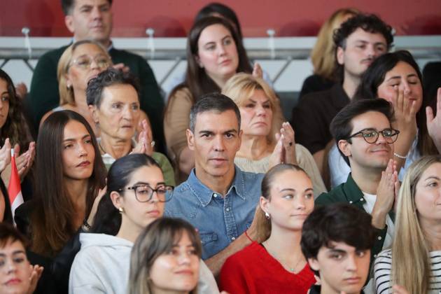 Pedro Sánchez Speaks at a Pre-Campaign Event in Ponferrada, León The Secretary-General of the PSOE and Prime Minister, Pedro Sánchez, during a PSOE pre-campaign event at La Térmica Cultural in Ponferrada on October 11, 2026, in Ponferrada, León, Castile and León, Spain. The Prime Minister and Secretary-General of the PSOE, Pedro Sánchez, kicked off the pre-campaign for the general election on November 29 this weekend with two events: on Saturday in Dos Hermanas, Seville, and today in Ponferrada, León, at the Térmica Cultural of the Energy Foundation, October 11, 2026, Ponferrada, León, Castile and León, Spain Copyright: xCarlosxCastrox 7837719