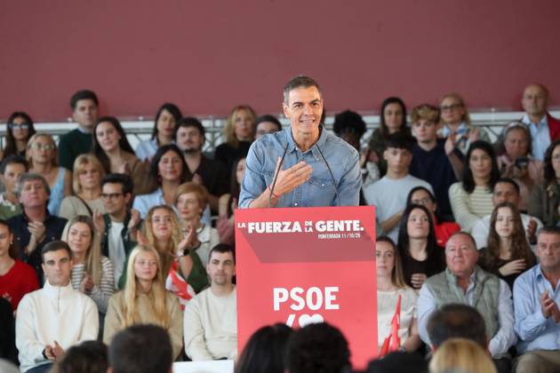 Pedro Sánchez Speaks at a Pre-Campaign Event in Ponferrada, León The Secretary-General of the PSOE and Prime Minister, Pedro Sánchez, during a PSOE pre-campaign event at La Térmica Cultural in Ponferrada on October 11, 2026, in Ponferrada, León, Castile and León, Spain. The Prime Minister and Secretary-General of the PSOE, Pedro Sánchez, kicked off the pre-campaign for the general election on November 29 this weekend with two events: on Saturday in Dos Hermanas, Seville, and today in Ponferrada, León, at the Térmica Cultural of the Energy Foundation, October 11, 2026, Ponferrada, León, Castile and León, Spain Copyright: xCarlosxCastrox 7837720