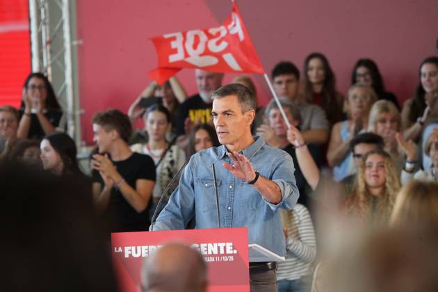 Pedro Sánchez Speaks at a Pre-Campaign Event in Ponferrada, León The Secretary-General of the PSOE and Prime Minister, Pedro Sánchez, during a PSOE pre-campaign event at La Térmica Cultural in Ponferrada on October 11, 2026, in Ponferrada, León, Castile and León, Spain. The Prime Minister and Secretary-General of the PSOE, Pedro Sánchez, kicked off the pre-campaign for the general election on November 29 this weekend with two events: on Saturday in Dos Hermanas, Seville, and today in Ponferrada, León, at the Térmica Cultural of the Energy Foundation, October 11, 2026, Ponferrada, León, Castile and León, Spain Copyright: xCarlosxCastrox 7837724
