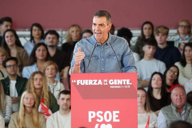 Pedro Sánchez Speaks at a Pre-Campaign Event in Ponferrada, León The Secretary-General of the PSOE and Prime Minister, Pedro Sánchez, during a PSOE pre-campaign event at La Térmica Cultural in Ponferrada on October 11, 2026, in Ponferrada, León, Castile and León, Spain. The Prime Minister and Secretary-General of the PSOE, Pedro Sánchez, kicked off the pre-campaign for the general election on November 29 this weekend with two events: on Saturday in Dos Hermanas, Seville, and today in Ponferrada, León, at the Térmica Cultural of the Energy Foundation, October 11, 2026, Ponferrada, León, Castile and León, Spain Copyright: xCarlosxCastrox 7837727