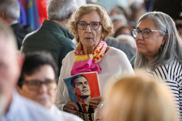 Pedro Sánchez speaks at a pre-campaign event in Ponferrada, León. Several people hold a banner reading Pedro Sánchez: Yes, he can during a PSOE pre-campaign event at La Térmica Cultural in Ponferrada on October 11, 2026, in Ponferrada, León, Castile and León, Spain. The Prime Minister and Secretary-General of the PSOE, Pedro Sánchez, kicked off the pre-campaign for the general election on November 29 this weekend with two events: on Saturday in Dos Hermanas, Seville, and today in Ponferrada, León, at the Térmica Cultural of the Energy Foundation, October 11, 2026, Ponferrada, León, Castile and León, Spain Copyright: xCarlosxCastrox 7837760