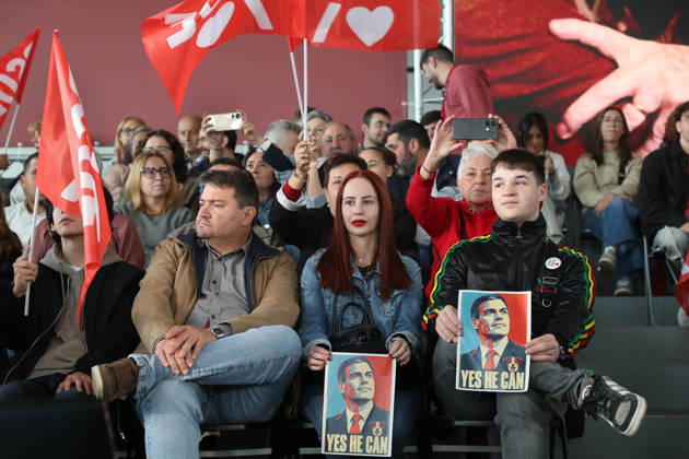 Pedro Sánchez speaks at a pre-campaign event in Ponferrada, León. Several people hold a banner reading Pedro Sánchez: Yes, he can during a PSOE pre-campaign event at La Térmica Cultural in Ponferrada on October 11, 2026, in Ponferrada, León, Castile and León, Spain. The Prime Minister and Secretary-General of the PSOE, Pedro Sánchez, kicked off the pre-campaign for the general election on November 29 this weekend with two events: on Saturday in Dos Hermanas, Seville, and today in Ponferrada, León, at the Térmica Cultural of the Energy Foundation, October 11, 2026, Ponferrada, León, Castile and León, Spain Copyright: xCarlosxCastrox 7837757