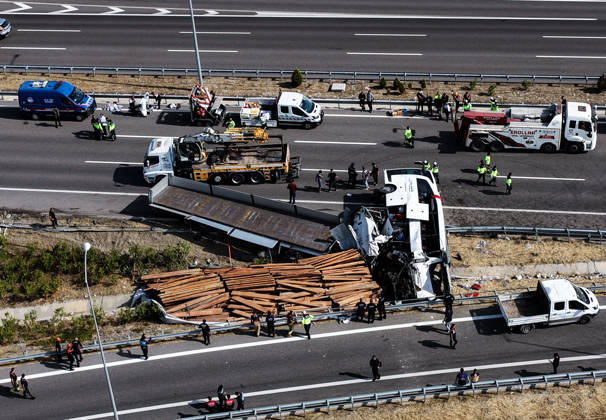 11 killed, 27 injured in tour bus crash in western Turkiye MANISA, TURKIYE - OCTOBER 11: An aerial view of the accident site after a tow truck and a tour bus collided in the Akhisar district of Manisa, Turkiye, on October 11, 2026. At least 11 people were killed and 27 others injured in the crash, with firefighters, police and medical teams dispatched to the scene. Mahmut Serdar Alakus Anadolu Manisa Turkey. Editorial use only. Please get in touch for any other usage.  Copyright: x2026xAnadoluxMahmutxSerdarxAlakusx