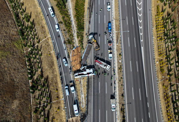 11 killed, 27 injured in tour bus crash in western Turkiye MANISA, TURKIYE - OCTOBER 11: An aerial view of the accident site after a tow truck and a tour bus collided in the Akhisar district of Manisa, Turkiye, on October 11, 2026. At least 11 people were killed and 27 others injured in the crash, with firefighters, police and medical teams dispatched to the scene. Mahmut Serdar Alakus Anadolu Manisa Turkey. Editorial use only. Please get in touch for any other usage.  Copyright: x2026xAnadoluxMahmutxSerdarxAlakusx
