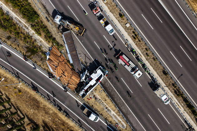 11 killed, 27 injured in tour bus crash in western Turkiye MANISA, TURKIYE - OCTOBER 11: An aerial view of the accident site after a tow truck and a tour bus collided in the Akhisar district of Manisa, Turkiye, on October 11, 2026. At least 11 people were killed and 27 others injured in the crash, with firefighters, police and medical teams dispatched to the scene. Mahmut Serdar Alakus Anadolu Manisa Turkey. Editorial use only. Please get in touch for any other usage.  Copyright: x2026xAnadoluxMahmutxSerdarxAlakusx