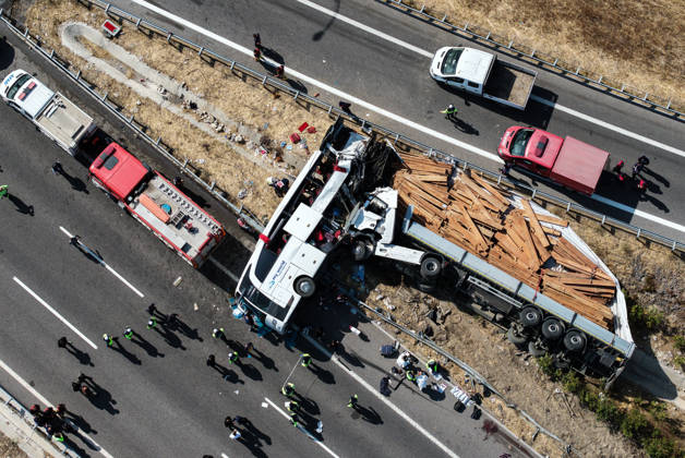 11 killed, 27 injured in tour bus crash in western Turkiye MANISA, TURKIYE - OCTOBER 11: An aerial view of the accident site after a tow truck and a tour bus collided in the Akhisar district of Manisa, Turkiye, on October 11, 2026. At least 11 people were killed and 27 others injured in the crash, with firefighters, police and medical teams dispatched to the scene. Mahmut Serdar Alakus Anadolu Manisa Turkey. Editorial use only. Please get in touch for any other usage.  Copyright: x2026xAnadoluxMahmutxSerdarxAlakusx