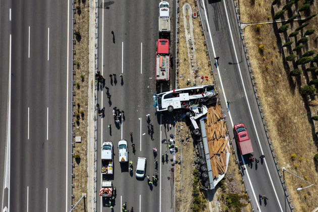 11 killed, 27 injured in tour bus crash in western Turkiye MANISA, TURKIYE - OCTOBER 11: An aerial view of the accident site after a tow truck and a tour bus collided in the Akhisar district of Manisa, Turkiye, on October 11, 2026. At least 11 people were killed and 27 others injured in the crash, with firefighters, police and medical teams dispatched to the scene. Mahmut Serdar Alakus Anadolu Manisa Turkey. Editorial use only. Please get in touch for any other usage.  Copyright: x2026xAnadoluxMahmutxSerdarxAlakusx