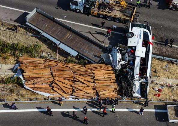 11 killed, 27 injured in tour bus crash in western Turkiye MANISA, TURKIYE - OCTOBER 11: An aerial view of the accident site after a tow truck and a tour bus collided in the Akhisar district of Manisa, Turkiye, on October 11, 2026. At least 11 people were killed and 27 others injured in the crash, with firefighters, police and medical teams dispatched to the scene. Mahmut Serdar Alakus Anadolu Manisa Turkey. Editorial use only. Please get in touch for any other usage.  Copyright: x2026xAnadoluxMahmutxSerdarxAlakusx