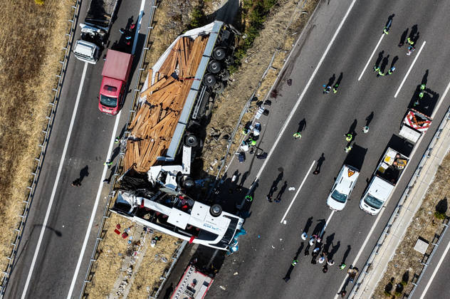 11 killed, 27 injured in tour bus crash in western Turkiye MANISA, TURKIYE - OCTOBER 11: An aerial view of the accident site after a tow truck and a tour bus collided in the Akhisar district of Manisa, Turkiye, on October 11, 2026. At least 11 people were killed and 27 others injured in the crash, with firefighters, police and medical teams dispatched to the scene. Mahmut Serdar Alakus Anadolu Manisa Turkey. Editorial use only. Please get in touch for any other usage.  Copyright: x2026xAnadoluxMahmutxSerdarxAlakusx