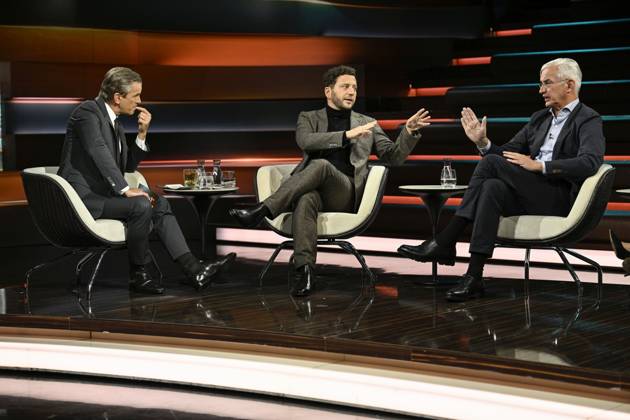 Talkrunde bei Markus Lanz , ZDF 10 26 her Markus Lanz, Felix Banaszak und Mathias Middelberg (v. li.) am 7. Oktober 2026 in Markus Lanz , ZDF TV Fernsehen Talkshow Talk Show Deutschland deutsch deutscher Mann Männer deutsche Bündnis 90 Die Grünen Grüne Grüner Politik Politiker CDU german politician Italien italienisch italienischer italienisch-deutscher Moderator Fotografie Fotograf Journalist Journalismus Autor journalism german-italian presenter host photographer author quer ganz sitzend sprechend zuhörend gestikulierend