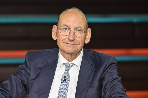 Daniel Stelter (Ökonom) 10 26 her Daniel Stelter am 8. Oktober 2026 in Markus Lanz , ZDF TV Fernsehen Talkshow Talk Show Deutschland deutsch deutscher Mann Publizist Autor Wirtschaftswissenschaftler german economist scientist publisher author quer Porträt lächelnd