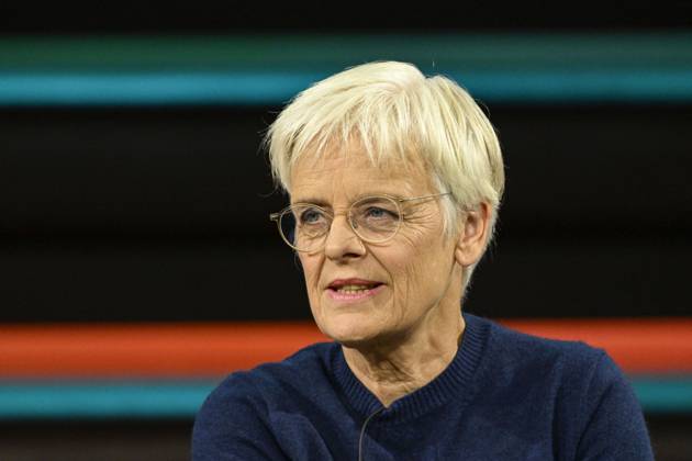 Ulrike Herrmann (Journalistin) 10 26 her Ulrike Herrmann am 8. Oktober 2026 in Markus Lanz , ZDF TV Fernsehen Talkshow Talk Show Deutschland deutsch deutsche Frau Journalismus taz german female journalist journalism quer Porträt sprechend