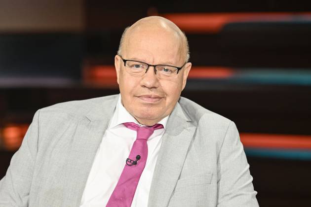 Peter Altmaier (Politiker) 10 26 her Peter Altmaier am 8. Oktober 2026 in Markus Lanz , ZDF TV Fernsehen Talkshow Talk Show Deutschland deutsch deutscher Mann Politik CDU german politician quer Porträt lächelnd