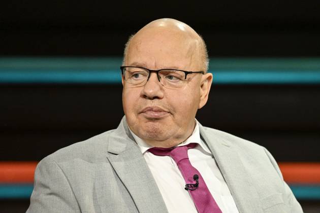 Peter Altmaier (Politiker) 10 26 her Peter Altmaier am 8. Oktober 2026 in Markus Lanz , ZDF TV Fernsehen Talkshow Talk Show Deutschland deutsch deutscher Mann Politik CDU german politician quer Porträt neutral zuhörend