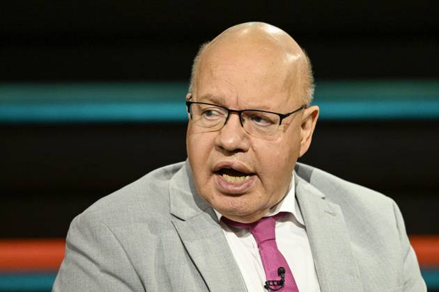 Peter Altmaier (Politiker) 10 26 her Peter Altmaier am 8. Oktober 2026 in Markus Lanz , ZDF TV Fernsehen Talkshow Talk Show Deutschland deutsch deutscher Mann Politik CDU german politician quer Porträt sprechend