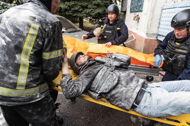 Russian airstrike hits residential building in Sloviansk SLOVIANSK, UKRAINE - OCTOBER 11: Firefighters rescue a volunteer who was trapped in the rubble following a Russian aerial strike on a residential building in Sloviansk, Ukraine, on October 11, 2026. Diego Herrera Carcedo Anadolu Sloviansk Ukraine. Editorial use only. Please get in touch for any other usage.  Copyright: x2026xAnadoluxDiegoxHerreraxCarcedox