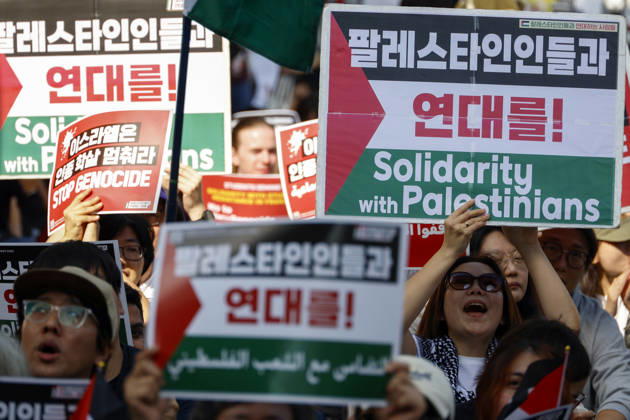 Protest condemning Gaza conflict in Seoul Demonstrators march with placards to protest Israel s attacks in the Gaza Strip, in Seoul, South Korea, on October 11, 2026 . The rally was held aa part of the Global Action for Palestine, a coordinated international mobilization held on October 10 11 marking three years since the 2023 Hamas attacks and the ensuing war. Seoul South Korea  Copyright: xMatrixxImages JungxUi-Chelx