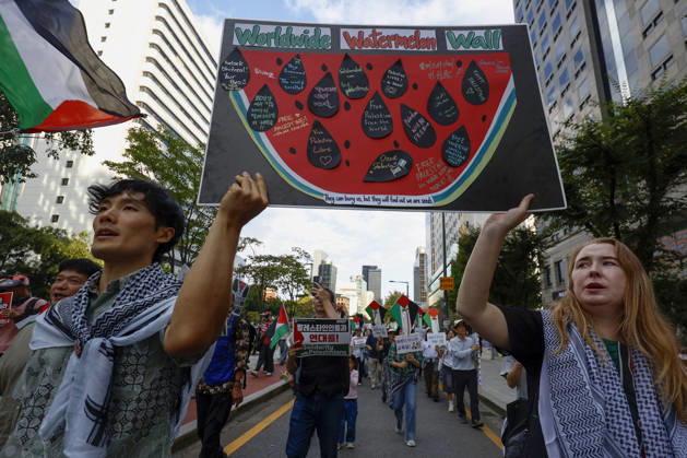 Protest condemning Gaza conflict in Seoul Demonstrators march with placards to protest Israel s attacks in the Gaza Strip, in Seoul, South Korea, on October 11, 2026 . The rally was held aa part of the Global Action for Palestine, a coordinated international mobilization held on October 10 11 marking three years since the 2023 Hamas attacks and the ensuing war. Seoul South Korea  Copyright: xMatrixxImages JungxUi-Chelx