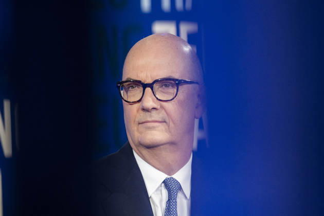 French Economy Minister Roland Lescure Franc Jeu - Paris French Economy Minister Roland Lescure during an interview at Franc Jeu on France 2 channel in Paris, France on October 11, 2026.Photo by Eliot Blondet ABACAPRESS.COM Paris France France  Copyright: xBlondetxEliot ABACAx