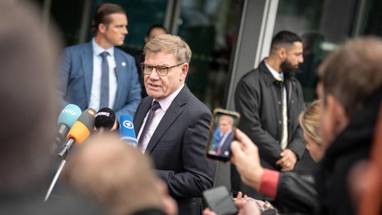 Johann Wadephul, Außenminister, gibt vor dem Konrad-Adenauer-Haus zu den aktuellen Entwicklungen in der Ukraine ein Statement ab;Präsidiumsklausurtagung der CDU Deutschlands in Berlin, Oktober 2026, Berlin Berlin Deutschland Konrad-Adenauer-Haus