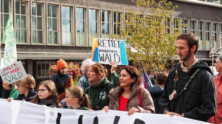 Widerstand gegen CO2 Pipeline - Demonstration in Duisburg ** NUR FÜR REDAKTIONELLE ZWECKE ** EDITORIAL USE ONLY **<p>Anlass: am Samstag, 11. Oktober 2026, versammelten sich Demonstranten am Duisburger Hauptbahnhof um gegen die gepolante CO2 Pipeline zu demonstrieren. Duisburg Copyright: TobiasxStern