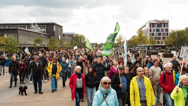 Widerstand gegen CO2 Pipeline - Demonstration in Duisburg ** NUR FÜR REDAKTIONELLE ZWECKE ** EDITORIAL USE ONLY **<p>Anlass: am Samstag, 11. Oktober 2026, versammelten sich Demonstranten am Duisburger Hauptbahnhof um gegen die gepolante CO2 Pipeline zu demonstrieren. Duisburg Copyright: TobiasxStern