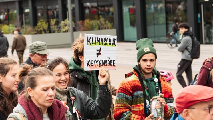 Widerstand gegen CO2 Pipeline - Demonstration in Duisburg ** NUR FÜR REDAKTIONELLE ZWECKE ** EDITORIAL USE ONLY **<p>Anlass: am Samstag, 11. Oktober 2026, versammelten sich Demonstranten am Duisburger Hauptbahnhof um gegen die gepolante CO2 Pipeline zu demonstrieren. Duisburg Copyright: TobiasxStern